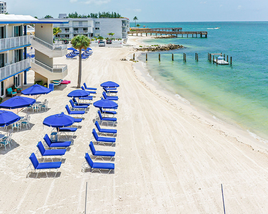 beachside chaise lounge chairs